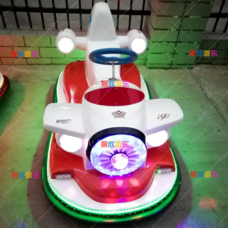 新款儿童战斗机双人豪华彩灯碰碰车公园热销游乐设备飞机玩具车图片