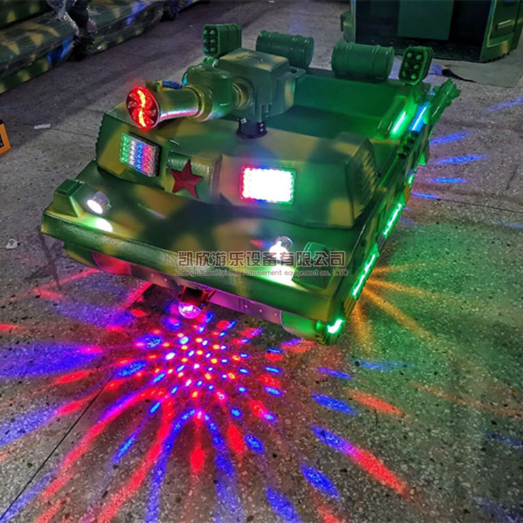 新款儿童迷彩坦克碰碰车带洒水灯双人亲子电瓶玩具车图片