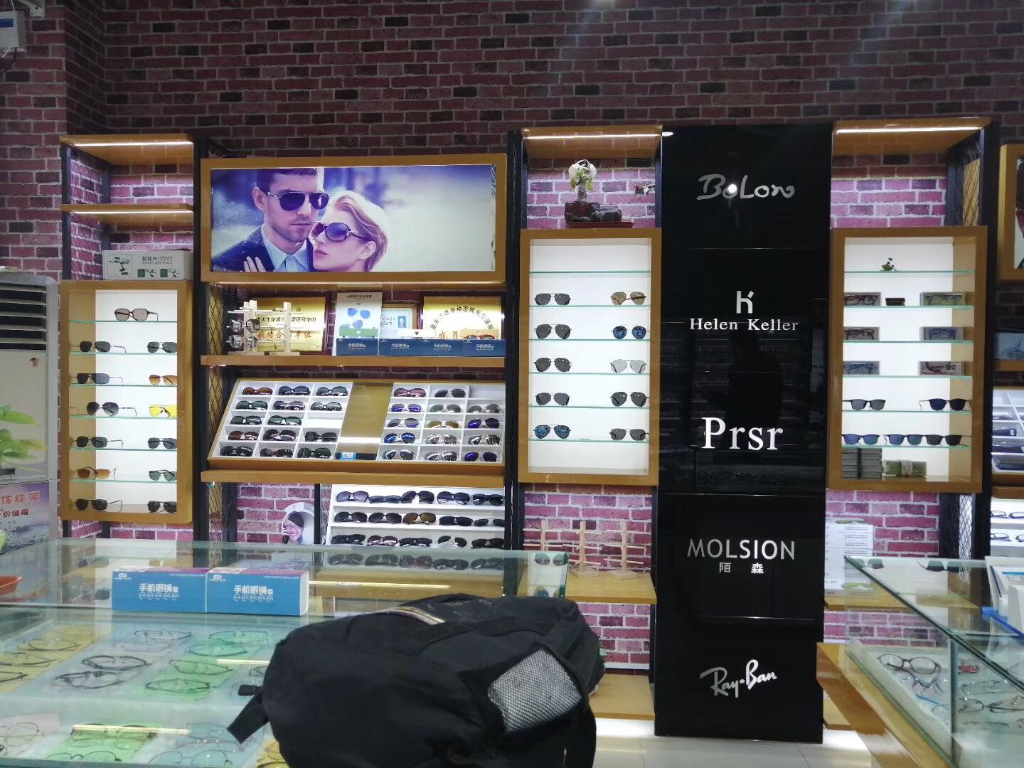 眼镜店装修 烤漆眼镜柜台 郑州迪卢装饰 厂家优惠活动进行中。。。图片