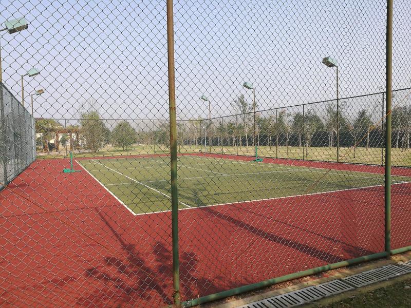 学校网球场围网-4米高网球场隔离学校网球场围网-4米高网球场隔离网安装步骤