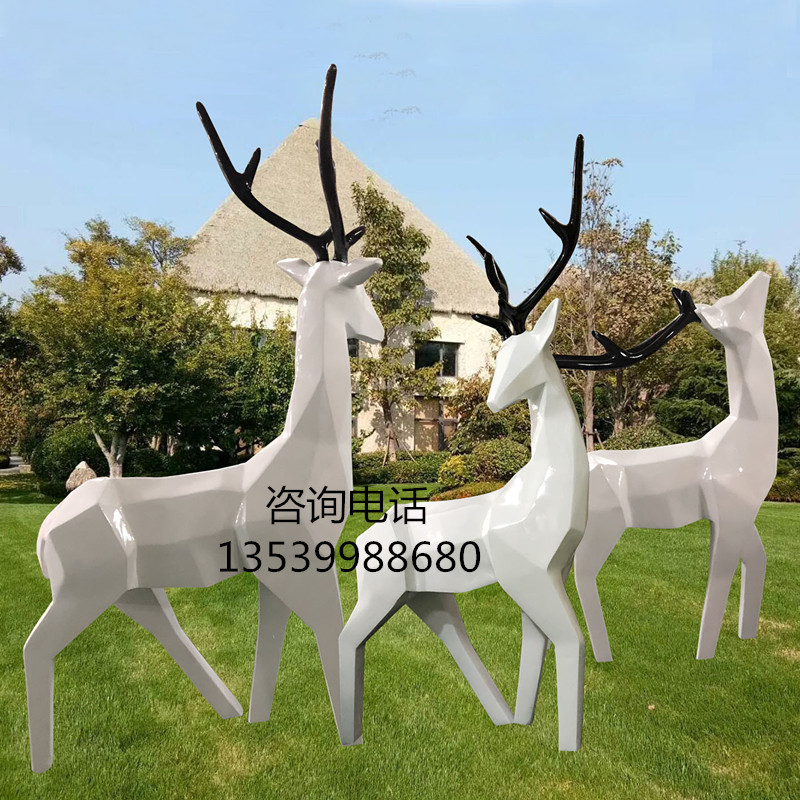 白色抽象梅花鹿|几何块面梅花鹿组合雕塑|玻璃钢仿真动物雕塑模型图片