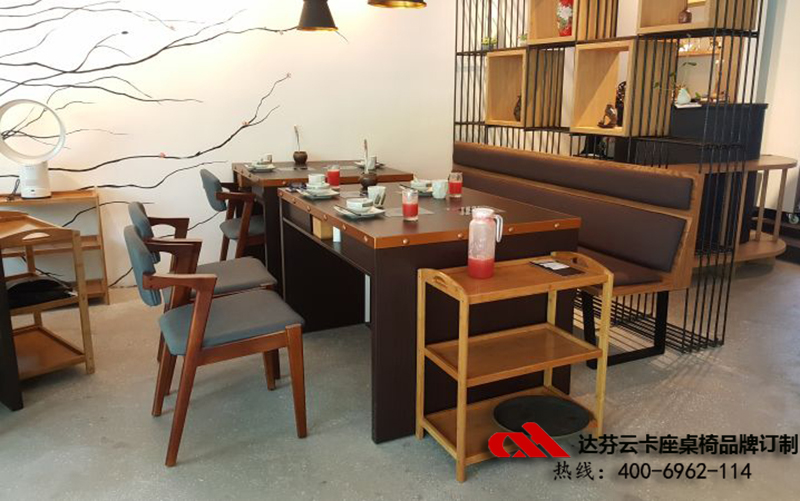 西域羊哒哒美味源餐厅桌椅 实木餐椅定制  实木快餐桌椅