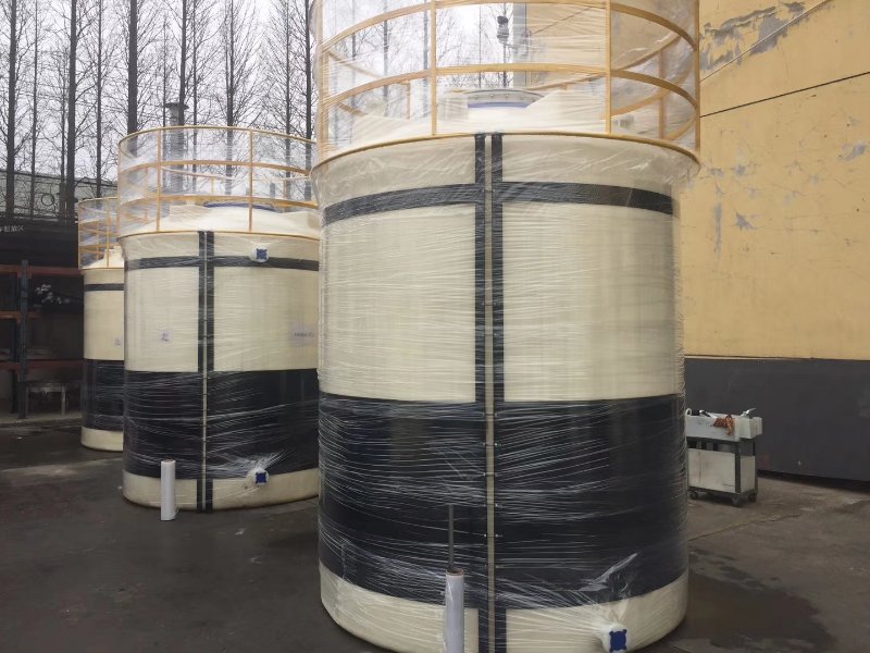 成都30立方化工反应罐厂家 30吨塑料水塔胶桶