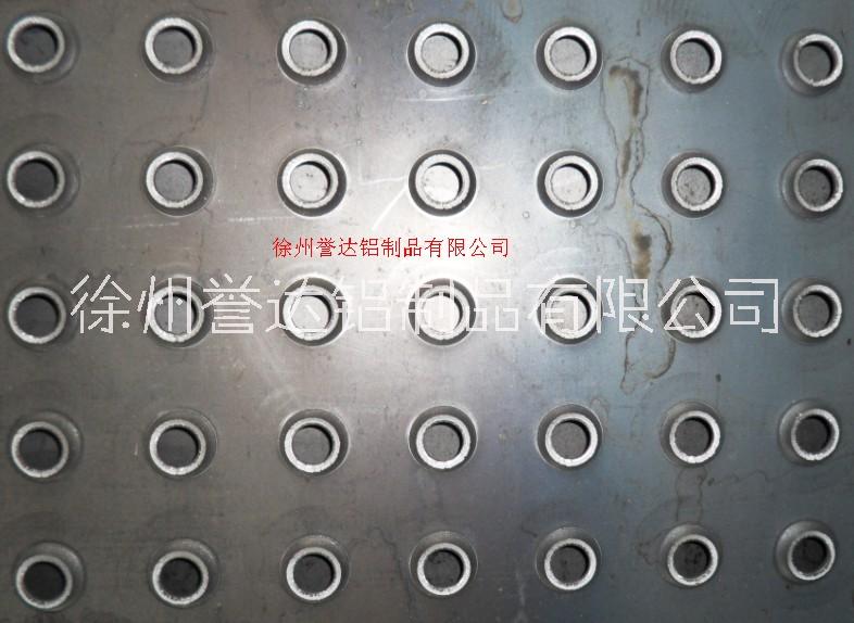 防滑铝踏板圆孔板铝踏板供应商冲孔铝板价格江苏铝板厂家徐州誉达 防滑铝踏板圆孔板
