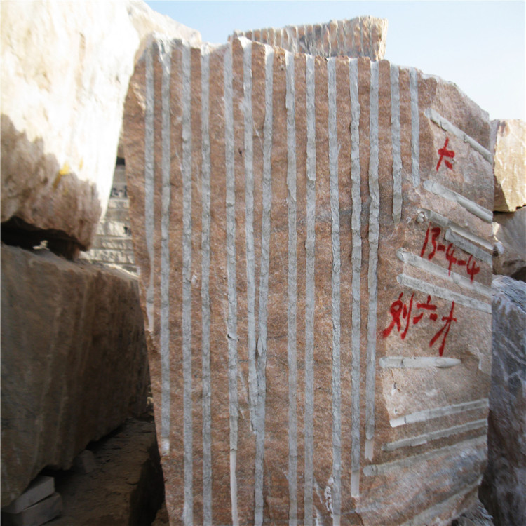 南阳市石材原料厂家矿山石材原料 毛料石批发供应