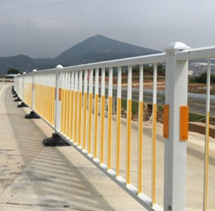 锌钢道路公路防护栏交通安全防撞栅栏马路市政隔离护栏栏杆可定制