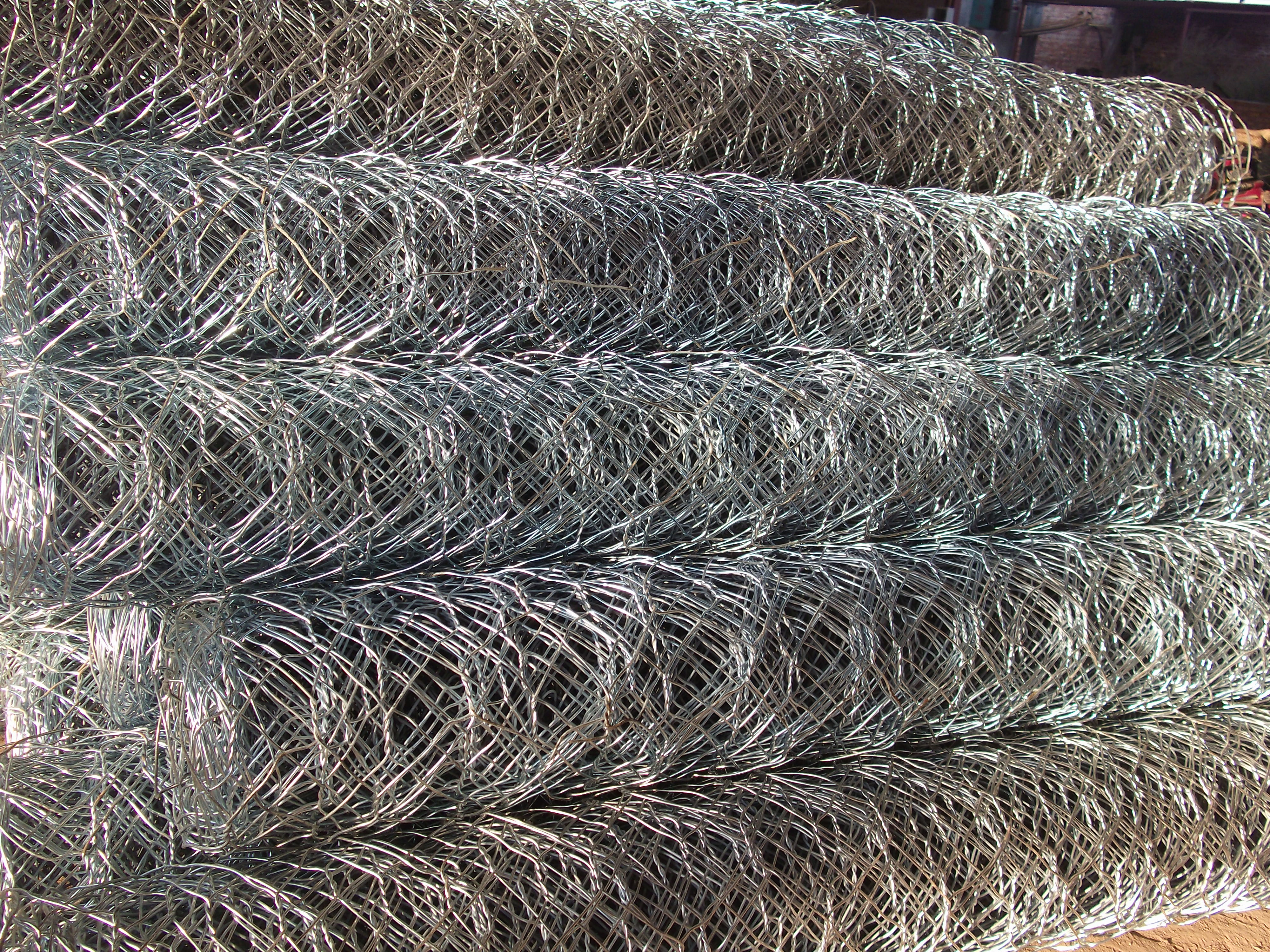 河北石笼网厂家供应河岸防御生态网箱固滨笼垫图片