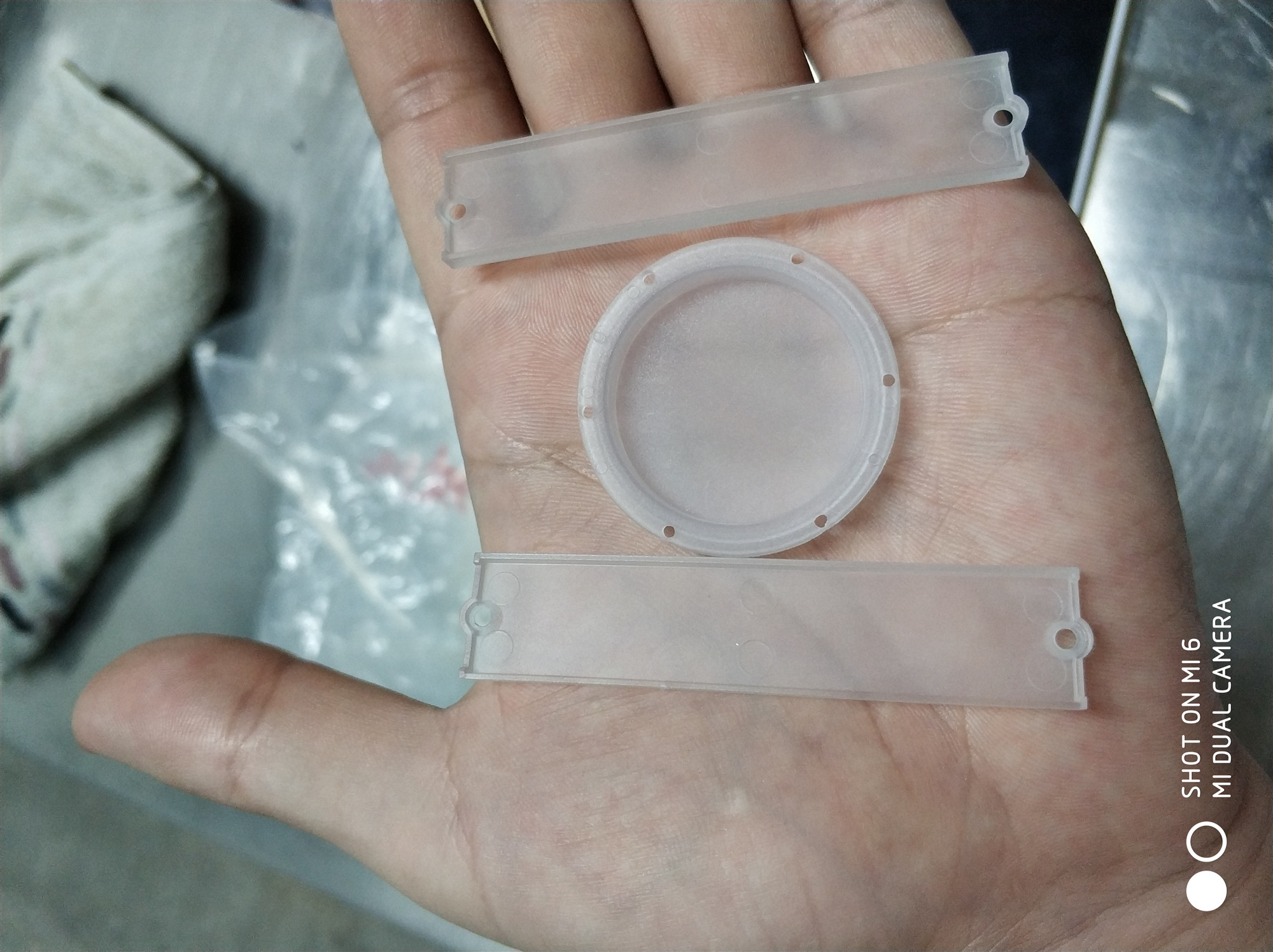 PC塑料喷砂加工厂透明灯罩喷砂
