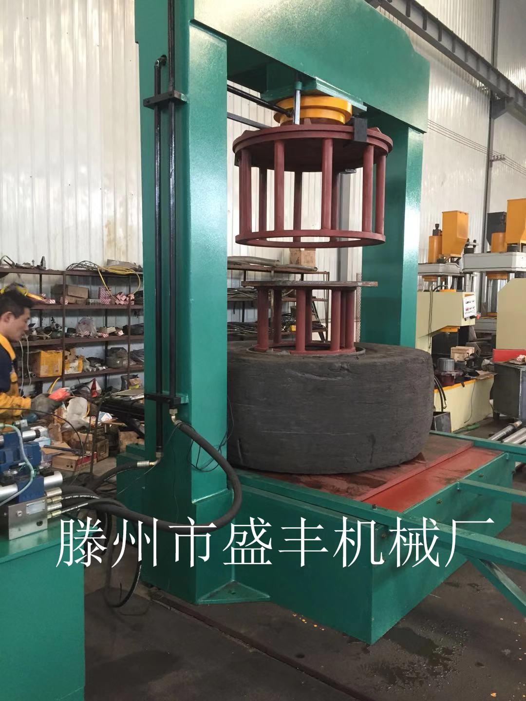 供应山东200吨压胎机实心轮胎轮毂压装机拆装机图片