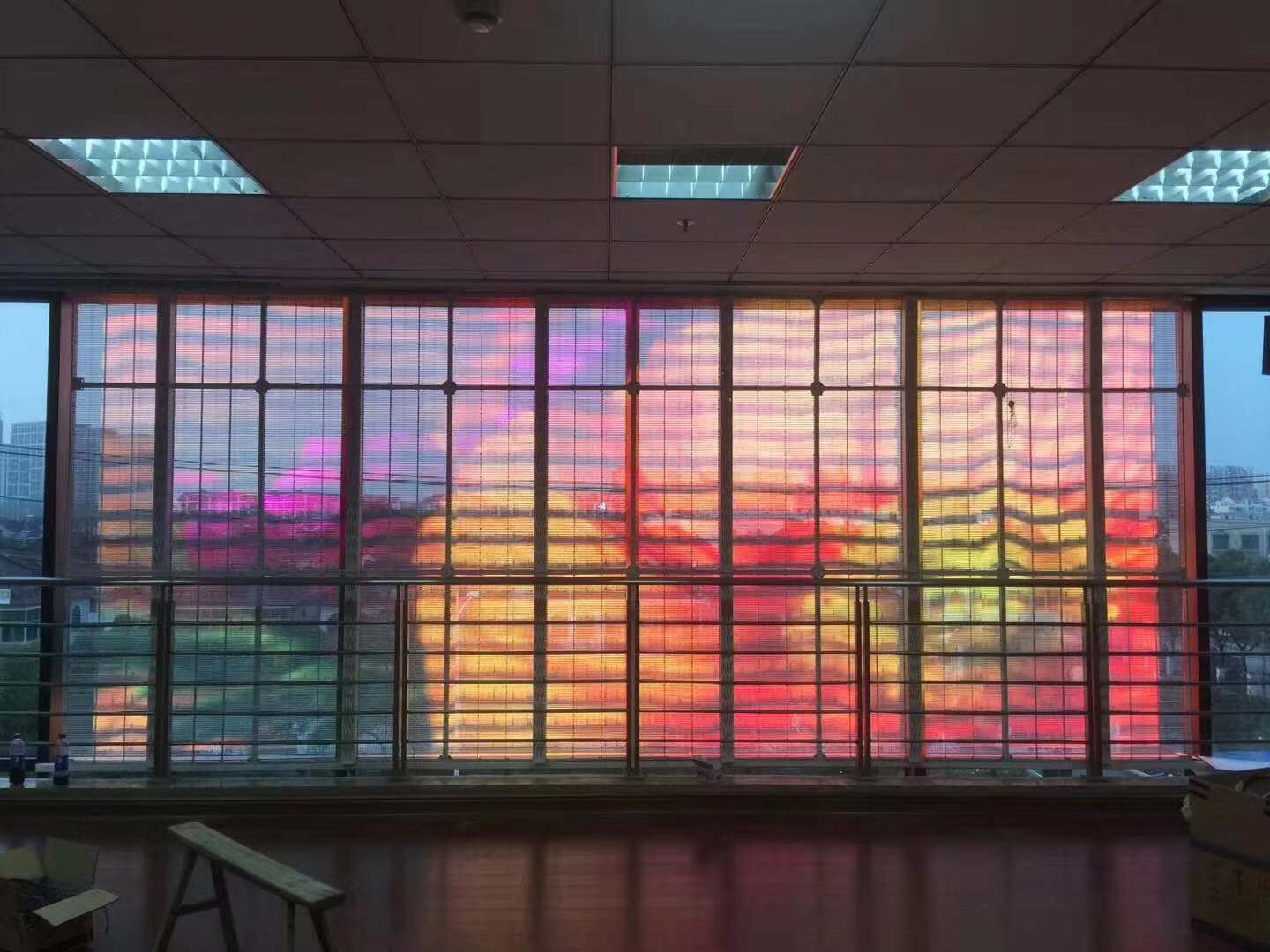 深圳市LED透明屏厂家LED透明屏 LED贴膜屏 玻璃橱窗显示屏 户内外全彩显示屏厂家