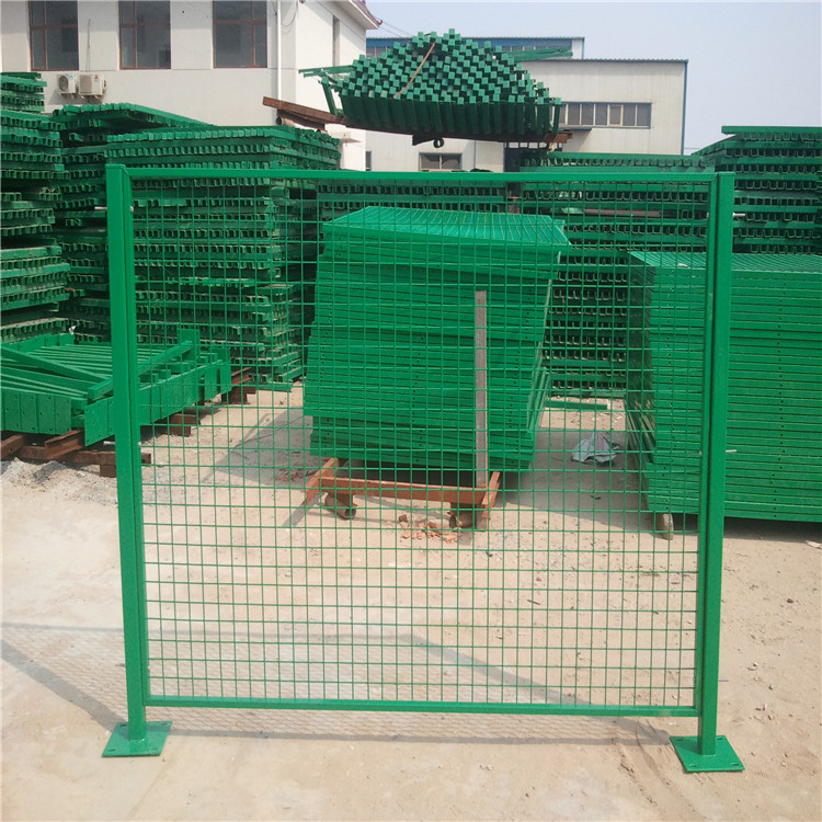 生产 供应防护网铁丝网护栏图片