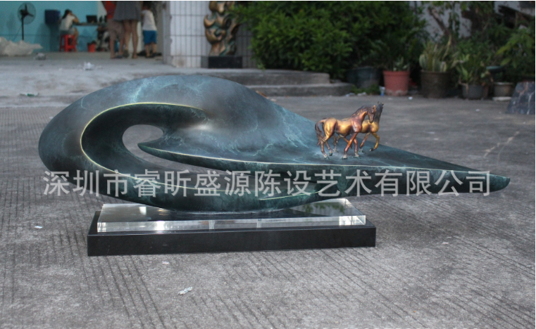 东莞厂家定制大型玻璃钢雕塑报价 哪家价格便宜