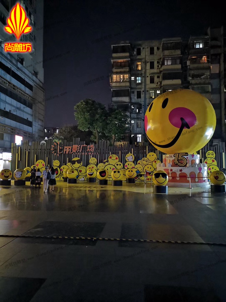 丽影广场emoji表情包玻璃钢雕塑 商场活动周年庆道具小品美陈雕塑