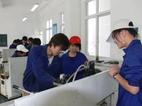 重庆叉车培训学校排名 重庆叉车培学叉车要多学会 需要多少钱
