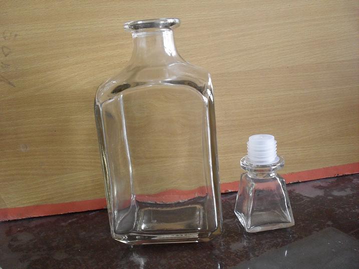 广东玻璃方酒瓶定制 玻璃酒瓶生产厂家