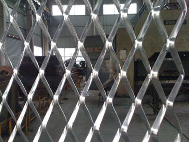 菱形钢板网厂家  菱形钢板网哪家好 云南菱形钢板网
