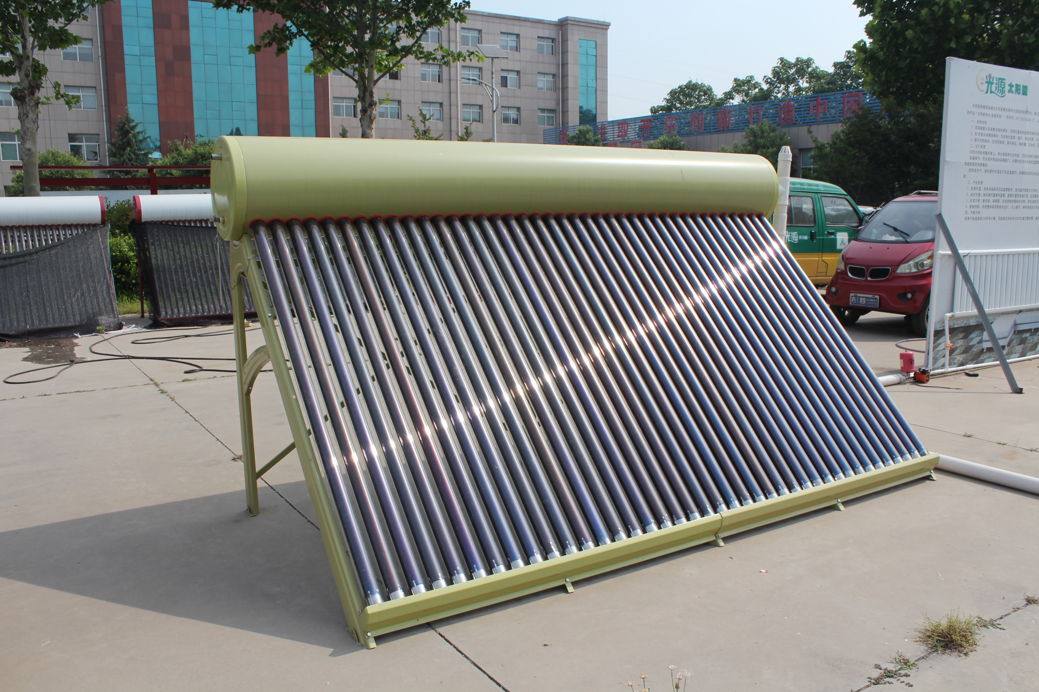 太阳能热水器家用一体式 水循环太空能热水器