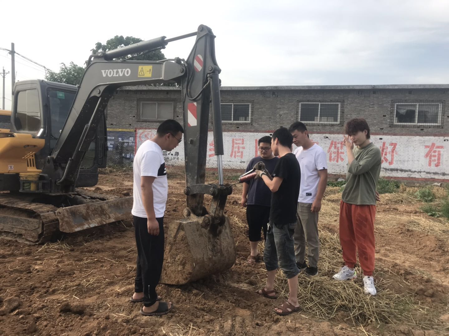 河南挖掘机培训学校 河南挖掘机技术培训  新乡挖掘机技术培训