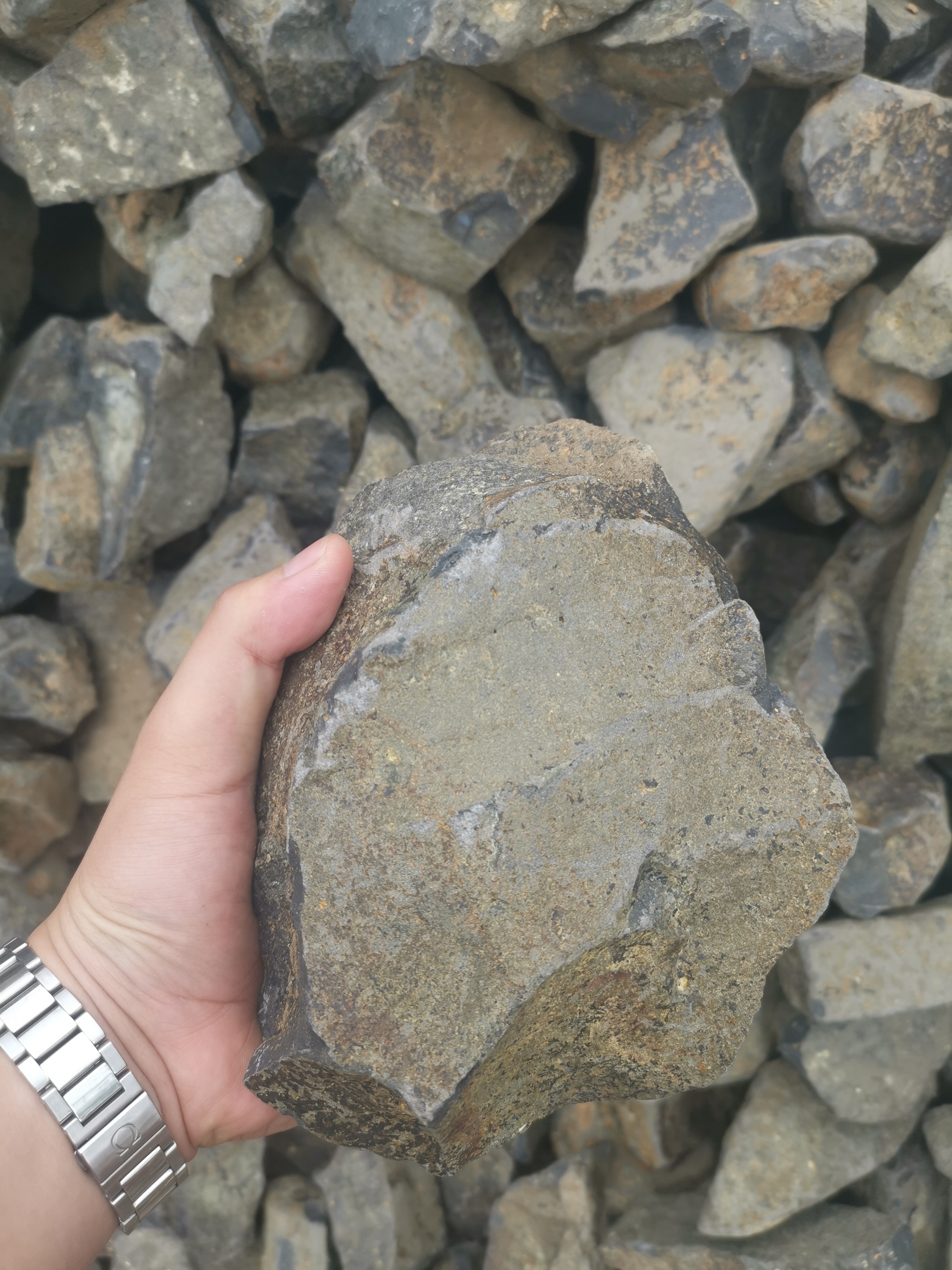 玄武岩矿山石块8-15公分批发