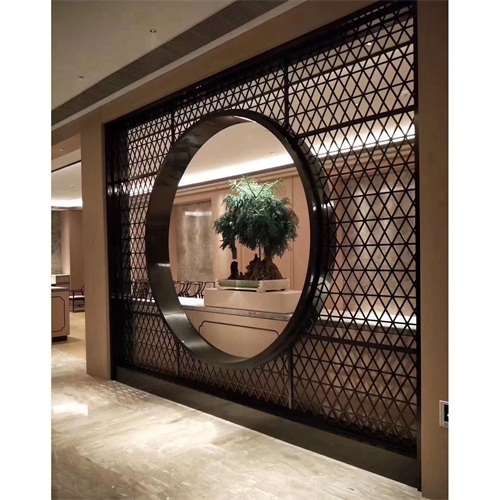 酒店餐厅现代简约黑钛金花格屏风_不锈钢屏风隔断定制