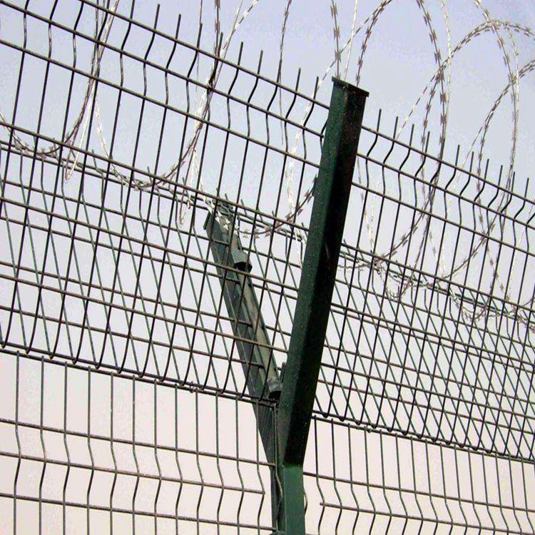 监狱护栏网 热镀锌防锈防护隔离栅 刀片刺绳护栏网