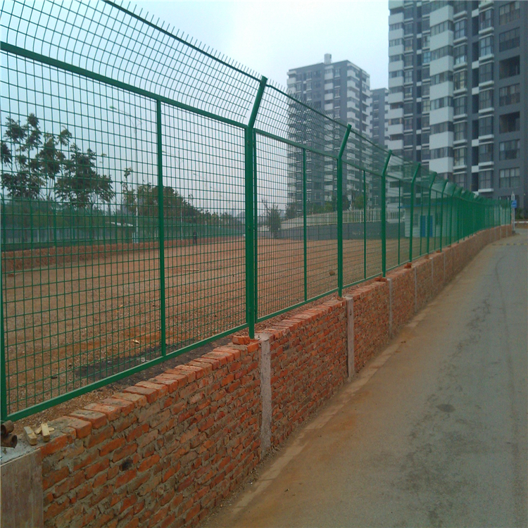 北京市高速公路护栏网 草绿色浸塑护栏网  边框护栏网  隔离防护栏图片