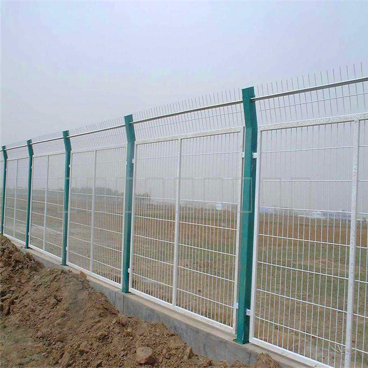 安平县实体厂家生产销售框架护栏网图片