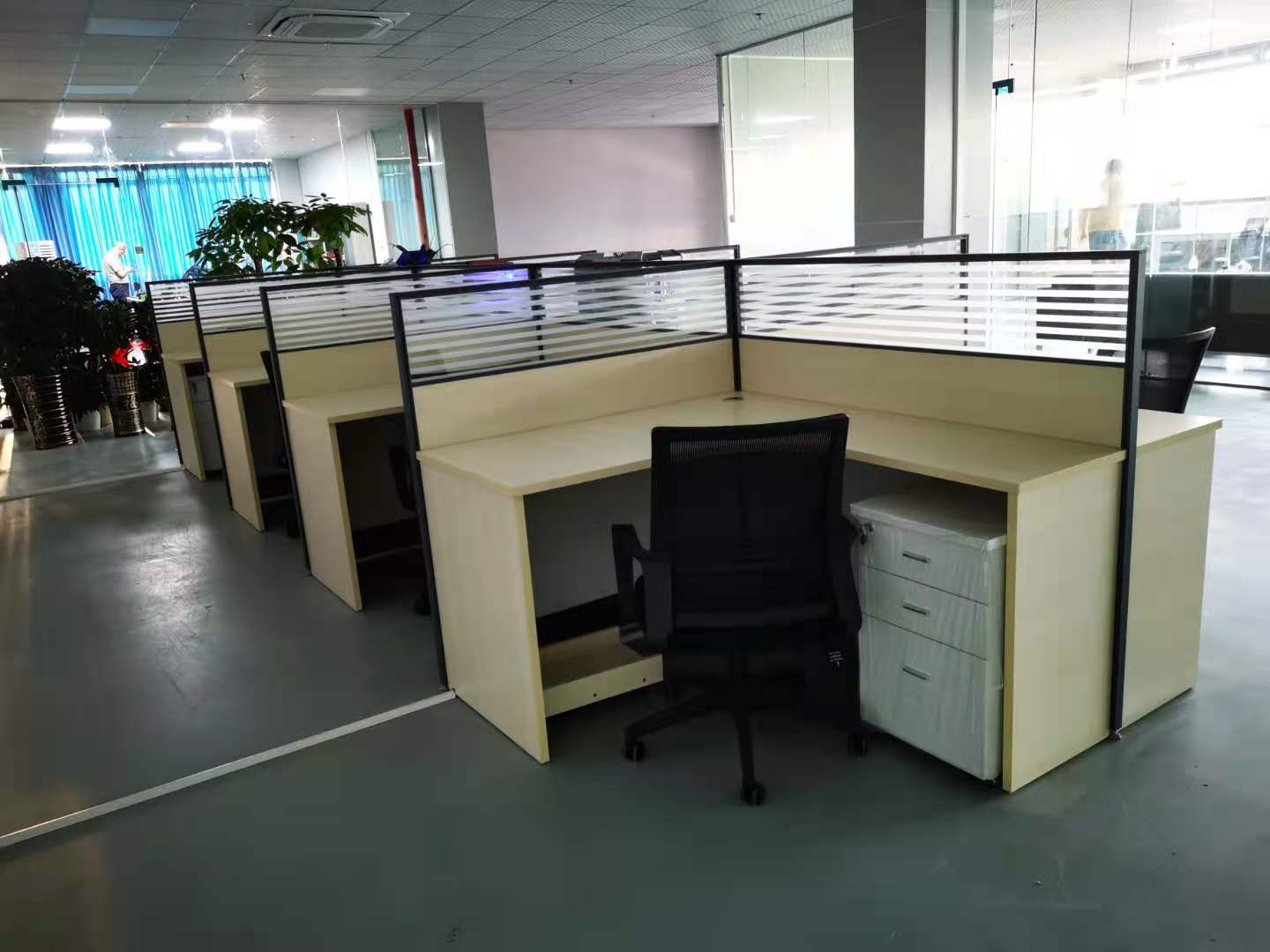 东莞办公桌 现代简约职员办公屏风电脑桌椅厂家直销