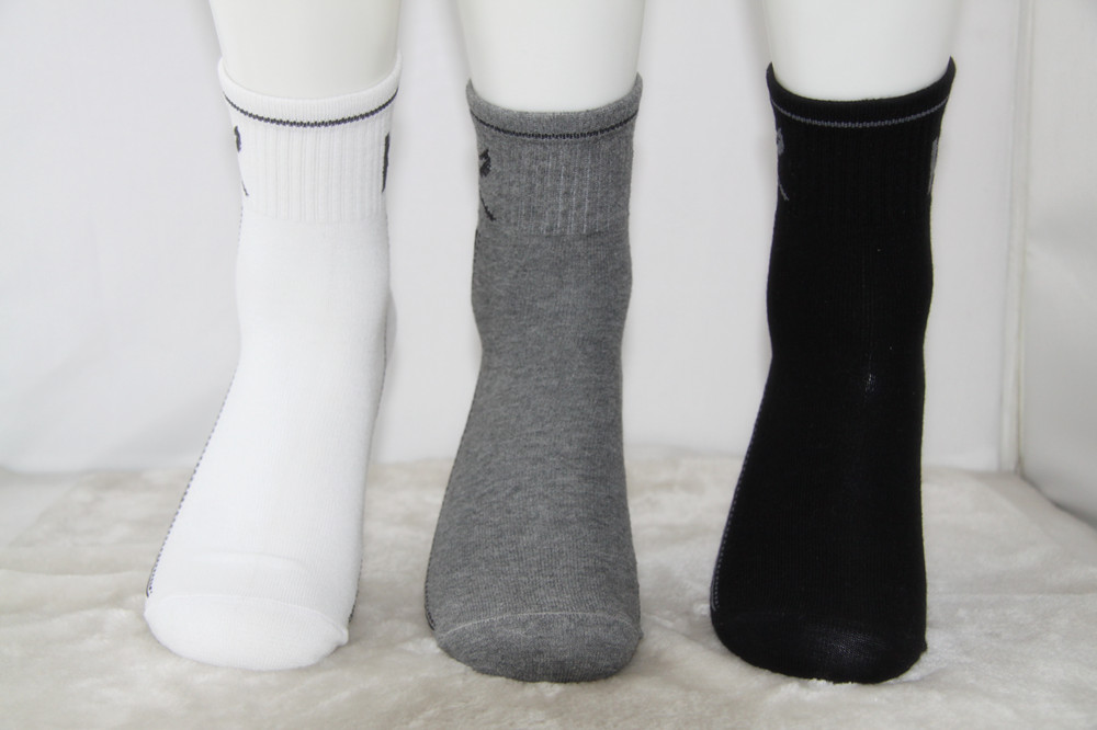 微电亮灯袜 新科技能量袜生产厂家直销石墨烯抗菌袜价格图片