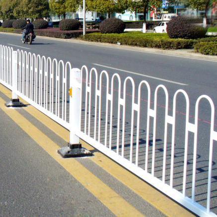 斯达特护栏厂家设计生产 直供市政道路中心护栏 道路两侧护栏 设计款式多样 生产工艺完善图片