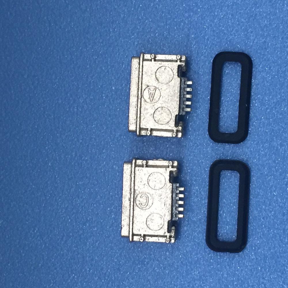 MICRO B型防水母座IP8 USB 5P贴片式SMT四脚定位柱H=2.85 带胶圈
