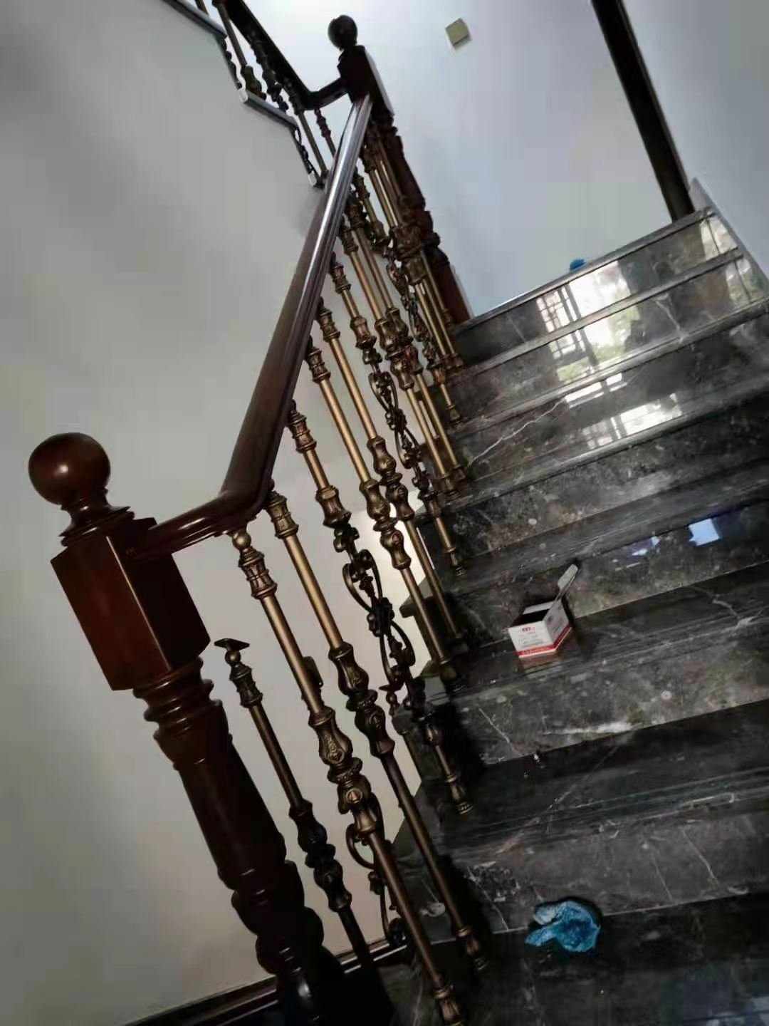 供应深圳钢架楼梯安装电话 玻璃楼梯厂家供应批发价格  深圳钢架楼梯定做