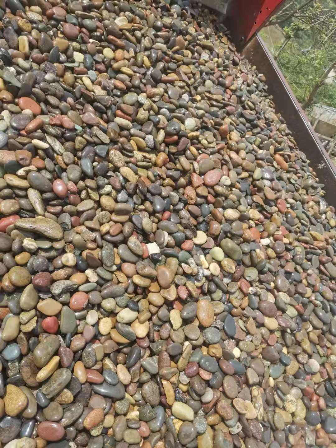 重庆万州鹅卵石五彩卵石矿图片一手鹅卵石资源卵石矿山