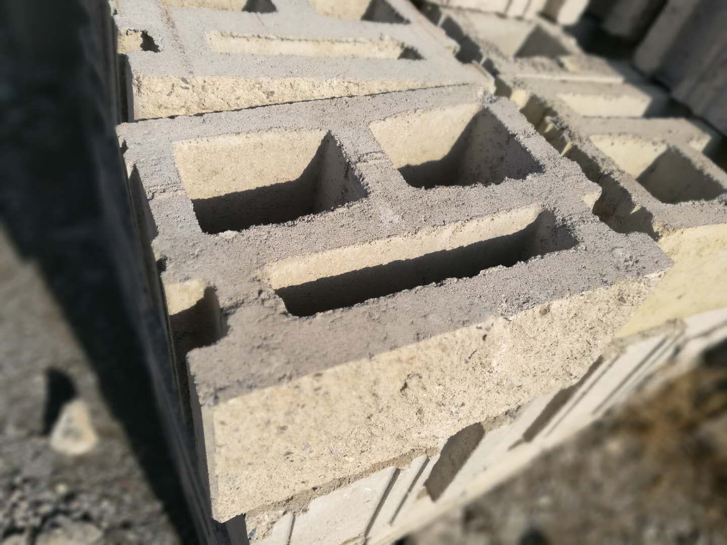 张家口生产销售劈裂砌块 混凝土劈裂砌块