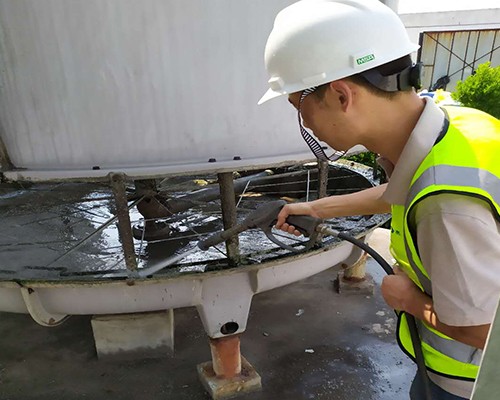 苏州水洁水处理设备维保-冷凝器单机清洗