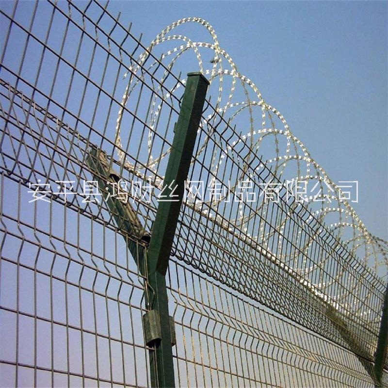 机场护栏网的安装    机场护栏网 监狱刀片刺绳刺笼Y型防御网 机场
