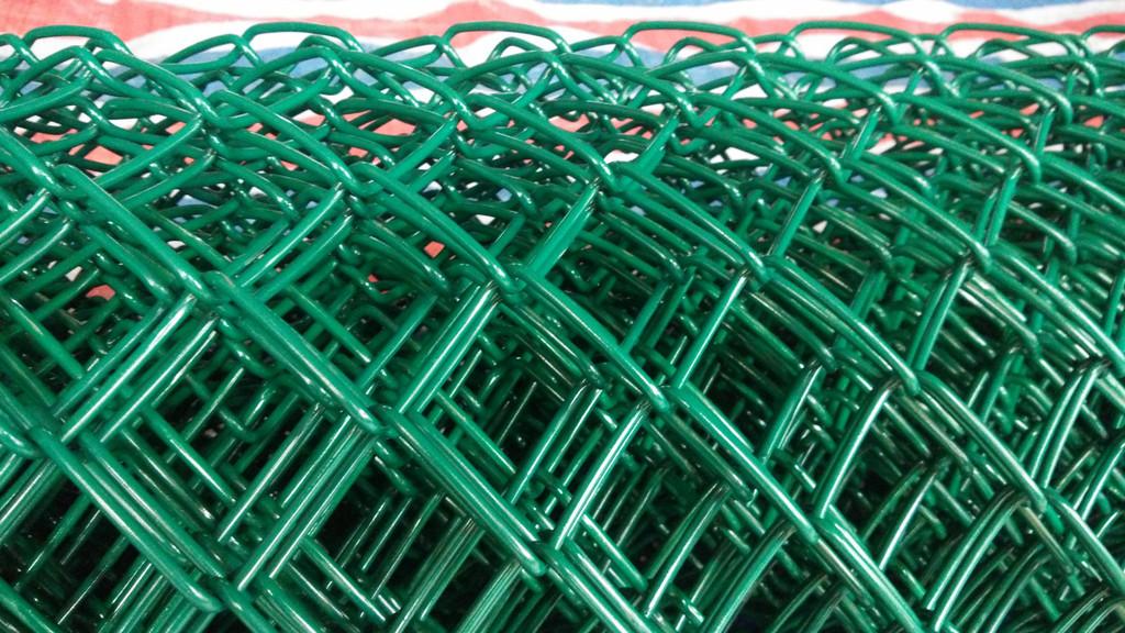 包塑勾花网牛羊养殖网球场围网圈地用网果园防护网鱼塘养殖防护网