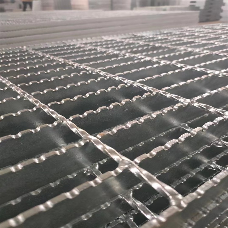 建筑用钢格板 网格栅 踏步板 莱昌热镀锌钢格板厂 建筑钢格板图片