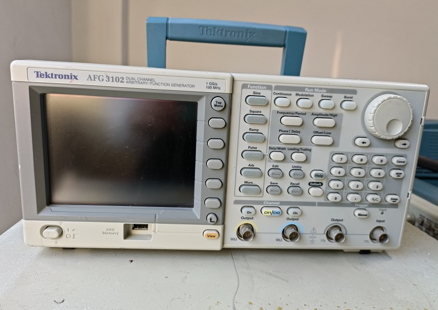 出售泰克AFG3102函数信号发生器，实物拍摄8成新