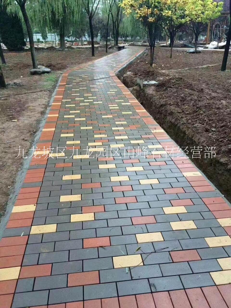 重庆市龙水人行道透水砖仿石材砖水泥砖图厂家
