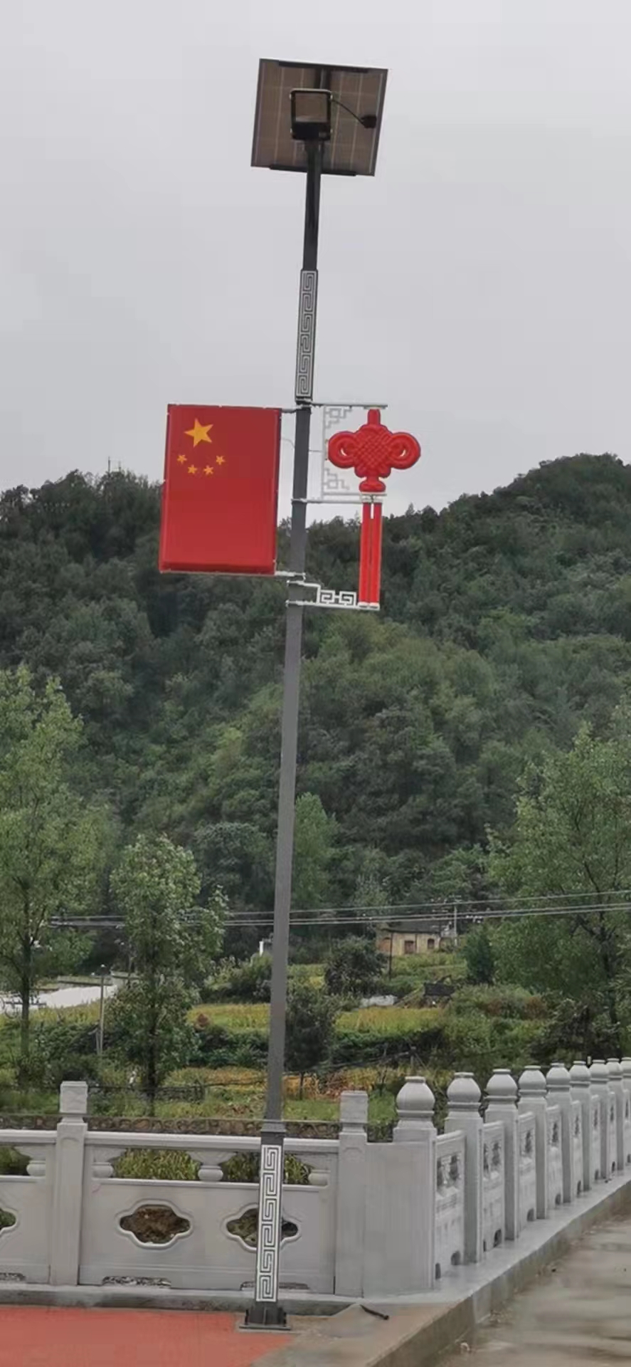 方杆太阳能路灯太阳能灯箱太阳能中国结