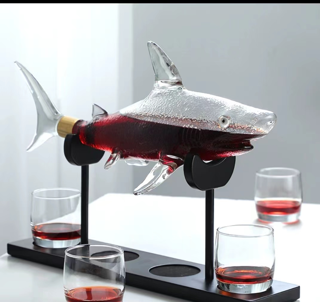 河间华企手工艺酒瓶吹制玻璃艺术酒瓶鲨鱼醒酒器