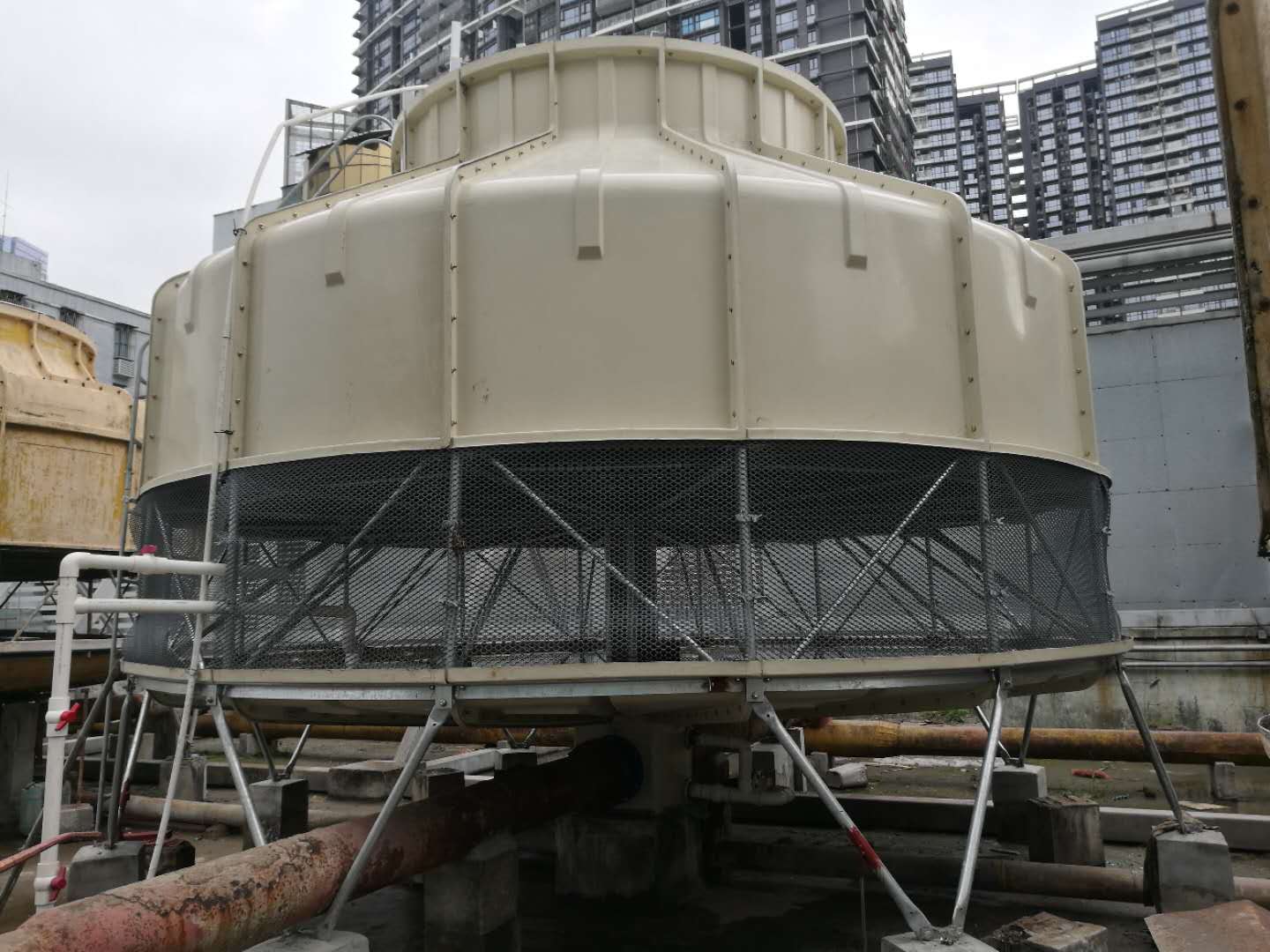 广州空调冷却塔换新 圆形冷水塔更换  废旧冷却供回水管、阀门拆除更换