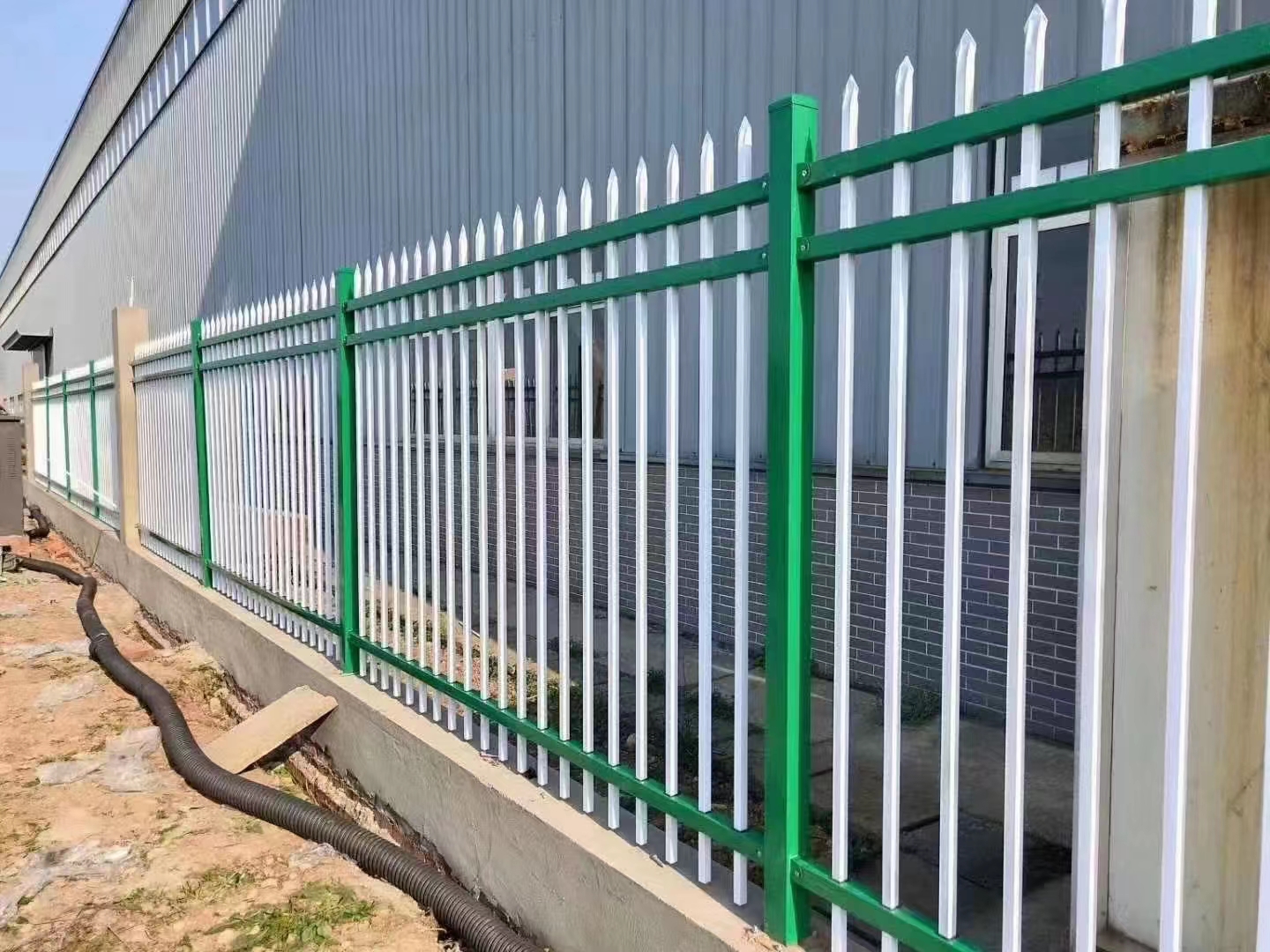 锌钢护栏围墙栅栏铁艺围栏学校小区别墅工厂户外隔离防护栏杆