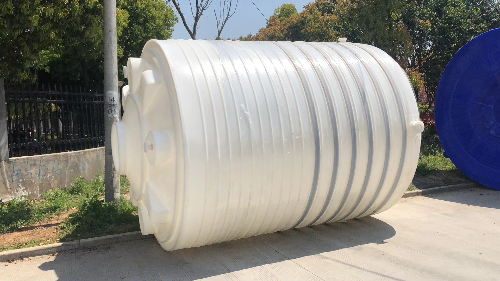 厂家供应20立方过氧化氢储罐PE滚塑一体成型化工液体储存桶